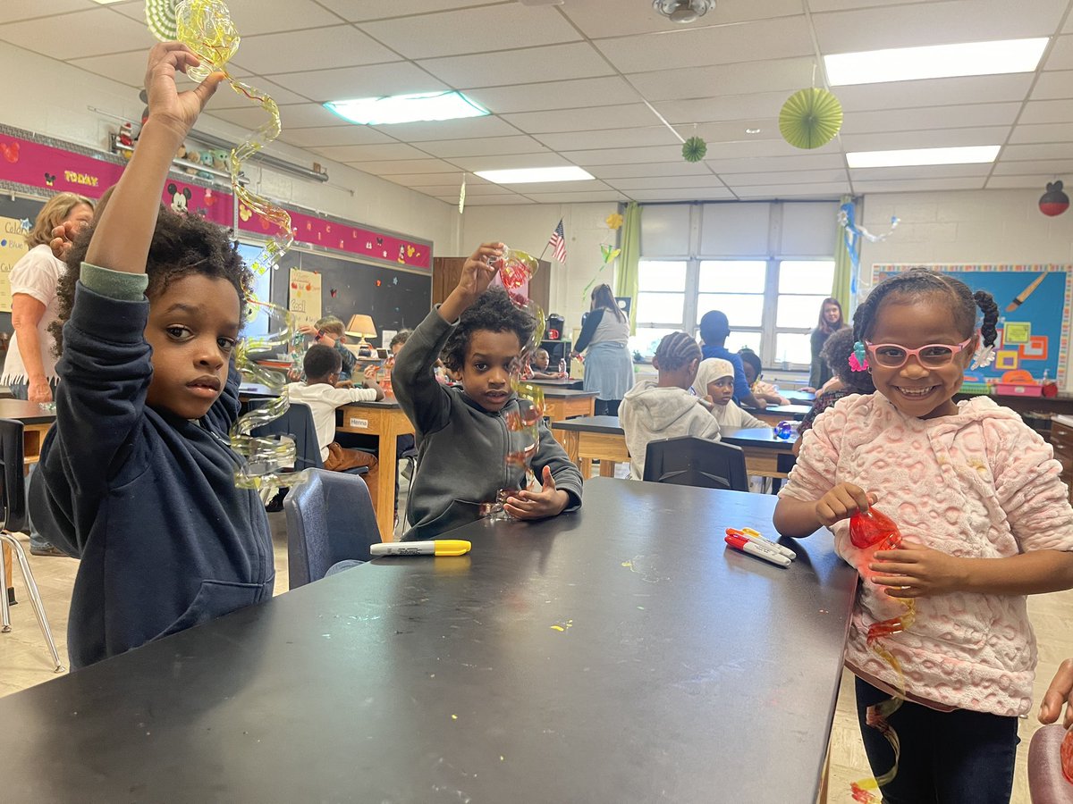🚨 CUTE ALERT | First grade students at <a href="/ShackletteShark/">Shacklette Elementary</a> participated in an arts inclusion project after their school won funding from <a href="/artsforallky/">Arts for All Kentucky (formerly VSA Kentucky)</a>! #WeAreJCPS