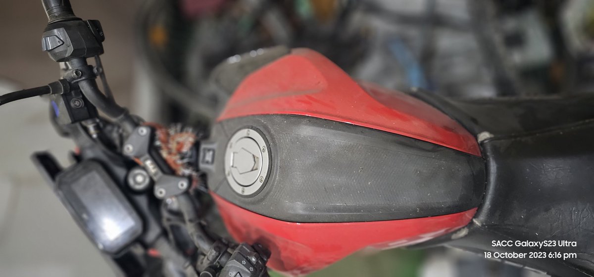 Ashutos1179's tweet photo. जिंदगी में सब करना पर @tvsmotorcompany बाइक ya कोई बी चिस मत लेना वरना 1 साल भी नहीं होगा गाड़ी धूल खायेगी या जलाने का मन करेगा, सर्विस और सुविधा के नाम पर धोखा, झूठ और इल्जाम लगायेंगे 4 महीने होने वाले पर कंपनी को घंटा फ़र्क नहीं पड़ रहा है किसी चीज़ का
@myogiadityanath @voxya_ https://t.co/s9HaLyu53H
