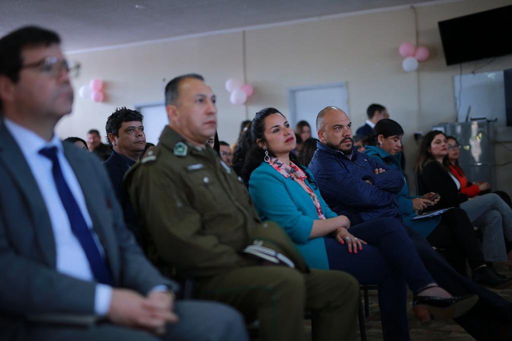 SubPrevDelito's tweet image. Junto a autoridades y vecinos y vecinas, participamos del lanzamiento oficial del Programa Lazos @Programa_Lazos en la comuna de Quilpué.  Esta iniciativa de la SPD atiende a las familias, padres, madres o cuidadores/as de NNA, prestando apoyo para una crianza de respeto y cariño