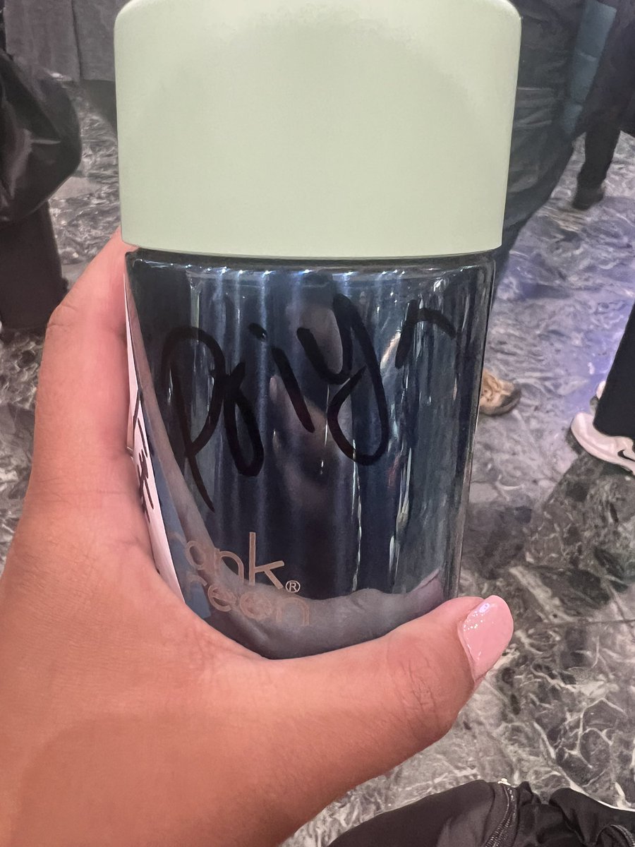 Hey <a href="/StarbucksUK/">Starbucks UK</a> I’m going to be super miffed if your marker pen does not come off my travel mug!