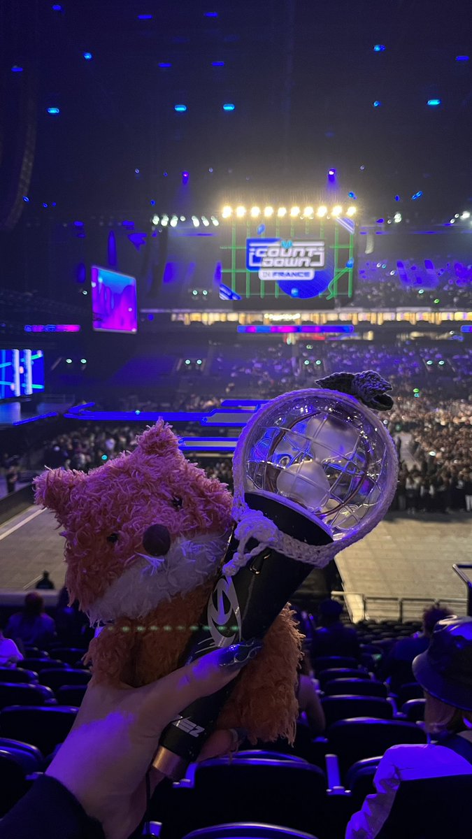 glitterjakey's tweet photo. i was so happy to attend #MCOUNTDOWNINFRANCE π€ it was such a nice experience because i got to go with my friends and see some of our favorite artists live! the organization and everything was so good and iβm really just so happy i went to paris!! #MCDREVIEW https://t.co/eEvNk2d3PH