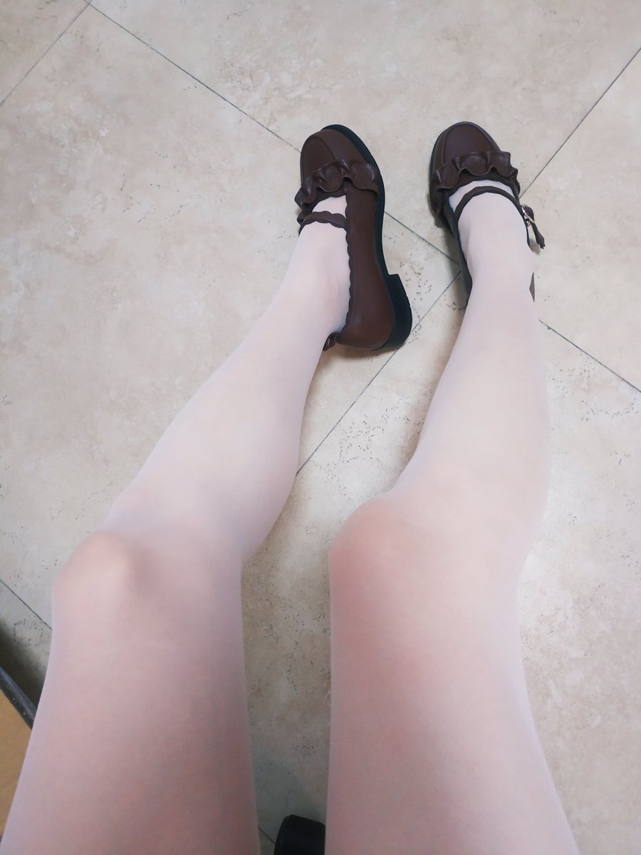 Dicasteste's tweet photo. 每日腿子 #白丝 #女装 #连裤袜 https://t.co/u7YkW9gBQl