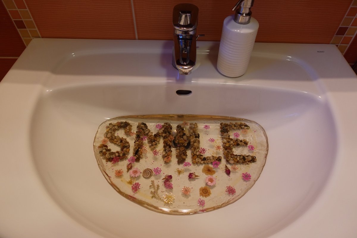 DiyPalava's tweet image. How to create a more funny sink. Start and end Your day with a smile and with flowers.
#keepsmile #keepsmiling #siliconemolds #diy #diycrafts #diyideas #sinkideas #sinkart  #epoxyresinart #resinart #resinartist #epoxyresinartwork #resin #driedflowers #resinflowers #arte #art