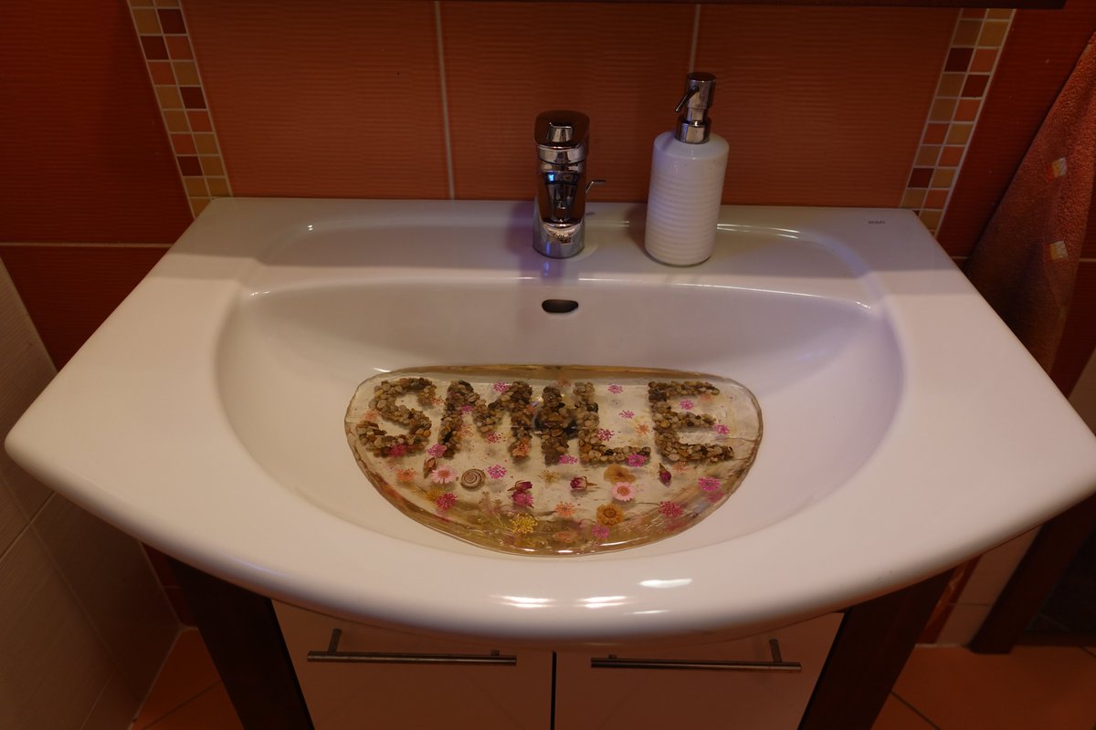 DiyPalava's tweet image. How to create a more funny sink. Start and end Your day with a smile and with flowers.
#keepsmile #keepsmiling #siliconemolds #diy #diycrafts #diyideas #sinkideas #sinkart  #epoxyresinart #resinart #resinartist #epoxyresinartwork #resin #driedflowers #resinflowers #arte #art