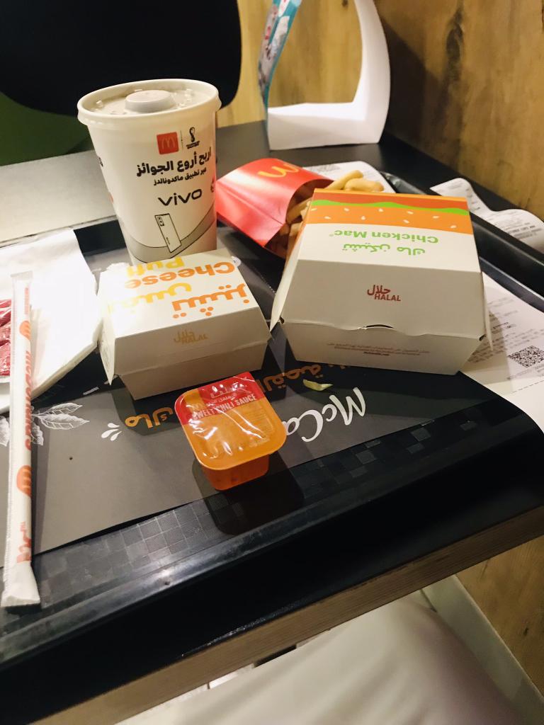 حالات سیکھا دیتے ہیں باتیں سُننا اور سِہنا 
ورنہ ہر اِنسان اپنے آپ میں بادشاہ ہوتا ہے...!!