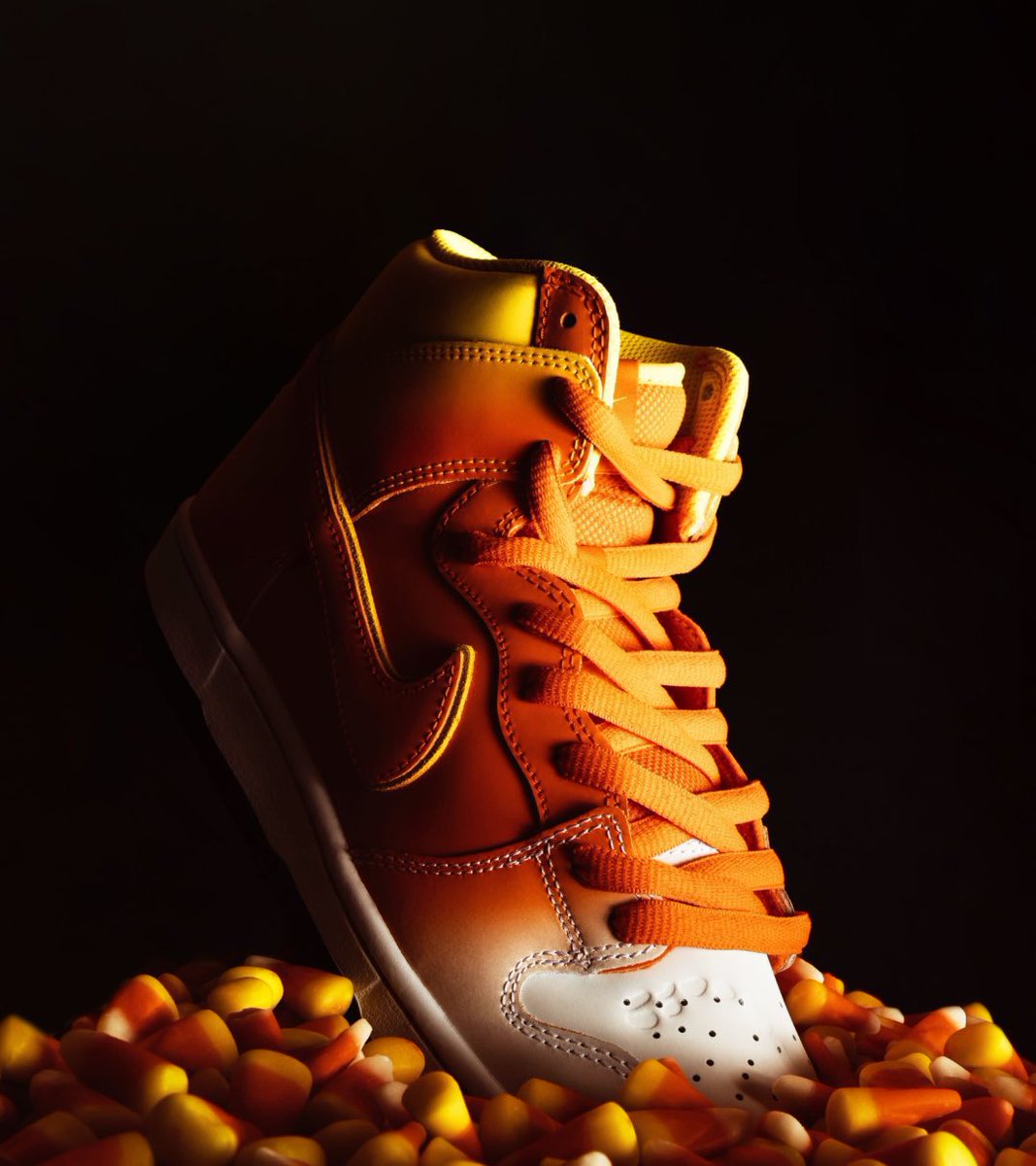 SNKR_TWITR tweet media