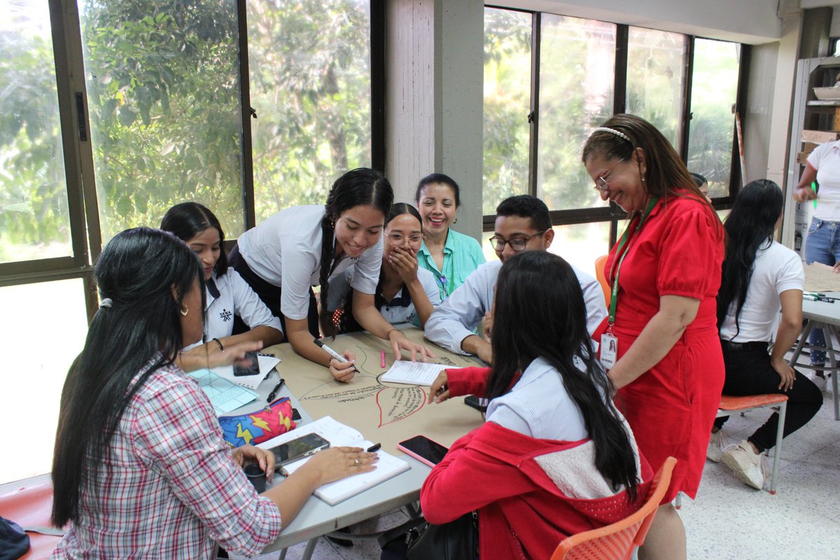 SENAenBolivar's tweet photo. 👩‍🎓👨‍🎓Aprendices de Tecnología en Gestión Administrativa del Centro de Comercio de @SENAenBolivar💚participaron en la actividad Transferencia de Modelos Innovadores Administrativos para desarrollar habilidades innovadoras en el trabajo, utilizando técnicas y metodologías hágiles.💻 https://t.co/ZOCwul18Gj