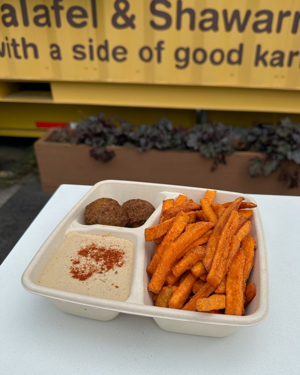 Make way for fall! 🍁 We've made this autumn spiced hummus especially for the month of October, served with sweet potato fries and falafel for dipping.