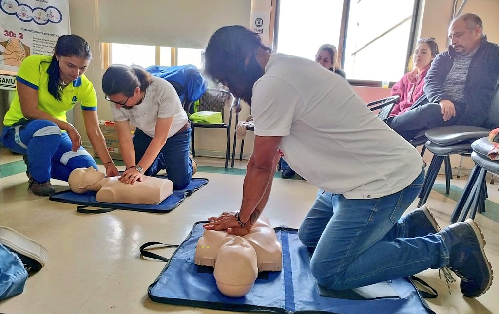 🫀🫁 Gracias a <a href="/SSaludCoquimbo/">Servicio de Salud Coquimbo</a> y <a href="/Samucoquimbo/">Samu Coquimbo</a>, funcionarias y funcionarios del Centro Cerrado #LaSerena se capacitaron sobre reanimación cardiopulmonar (RCP) y uso de desfibrilador externo automático (DEA), procedimientos necesarios ante una situación de riesgo vital.