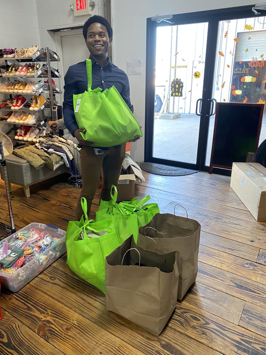 HoustonThreads's tweet photo. We love being able to provide bag pick ups for our underserved youth! Through working together we are able to continue the fight on clothing insecurity for our youth in and around the Houston area.
#local #nonprofit #houstonthreads #love #SupportingOurYouth #vibe #Check https://t.co/ig0LsobLg5
