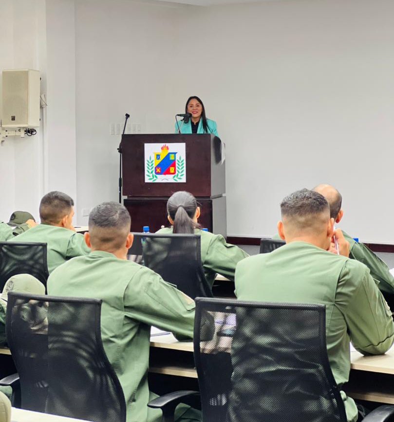 BarbaraCesarS's tweet photo. La Mag. Bárbara César fue Ponente del Conversatorio sobre la Ley Org. Derecho de las Mujeres a vida libre de Violencia, realizado en la @ameb_vzla dirigida por el G/D Torres Ortiz. La actividad estuvo a cargo del Sub Director Cnel. Morales Rodríguez con presencia de oficiales/as. https://t.co/NSzlCGlfFi
