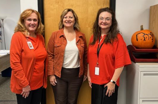 jcpsschoolmeals's tweet photo. Sporting our orange for #UnityEveryDay  in Nutrition Services @JcpsOperations 
Share your pics from today and tag us! https://t.co/LU8PH7i4LU