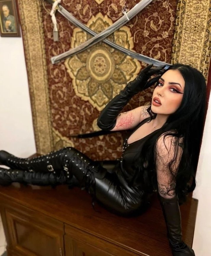 Anyone interested in a quick drain before I go to bed soon 🔜😴💋😴