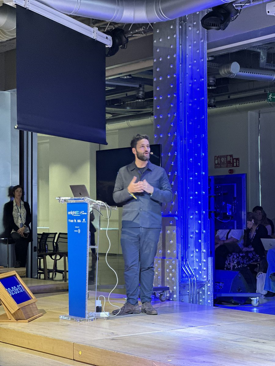 dvidal's tweet photo. Día lleno de emociones y reencuentros en torno a la #IA en @enlight_ED! Hemos disfrutado un montón con @DotCSV  y @danielsusskind ¡Gracias a todos con los que hemos compartido un ratito hoy! Sobre todo a @Educaixa, @42MadridFTef @ProFuturo_ Os dejamos fotos! @EIMConsultores https://t.co/xeQZnzLc3v