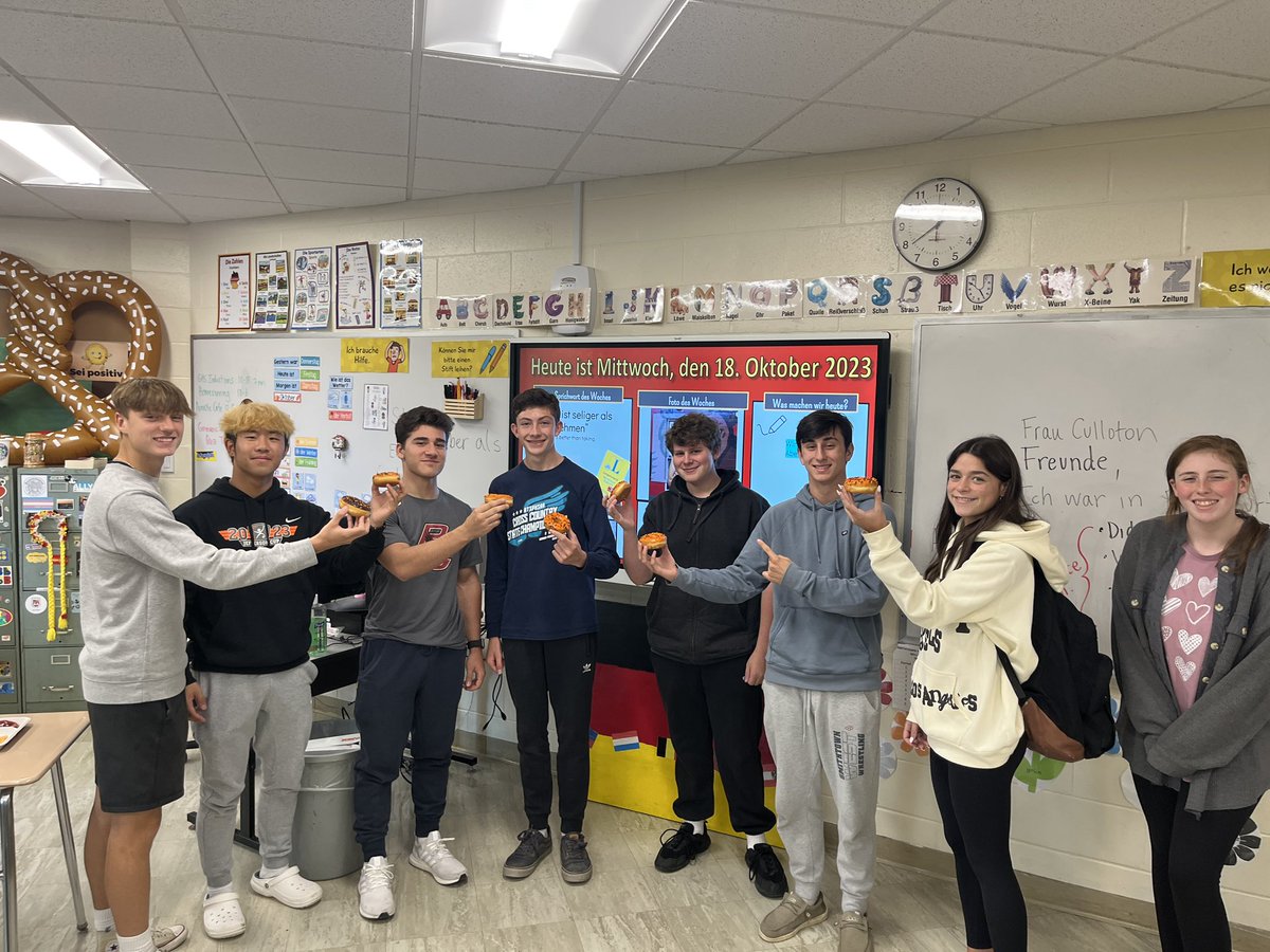 FrauCulloton's tweet photo. When your German Honor Society Vice President gets into Cornell, your teacher buys you donuts and your classmates toast your success!  #gratuliere #rundougrun #deutschklassefamilie #believe @SCSD_HSW https://t.co/IJczPVr0WV