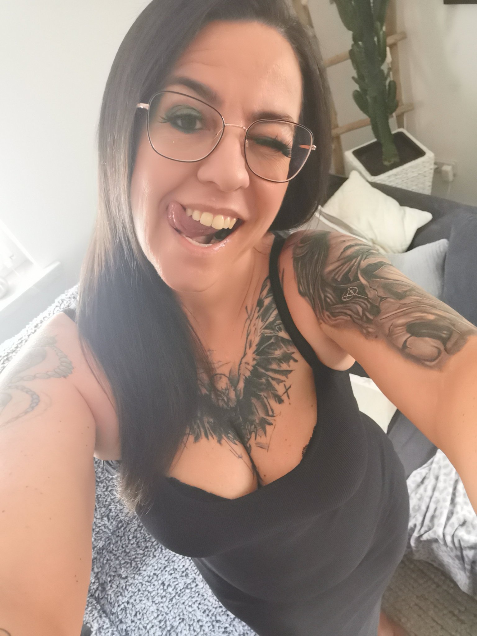 Hi mein Süßer wie gehst Dir😘🥰😘? Ich bin heute von Kopf bis Fuß auf Küssen eingestellt❤️💋! Lust mit zu machen🔥🔥🔥😉? Denn hier geht es heute Abend richtig rund🔥🔥🔥🔥. Du weißt nicht wo? Dann komm hier vorbei —> https://t.co/E5CLptAAbh https://t.co/tUhrK0q3vG