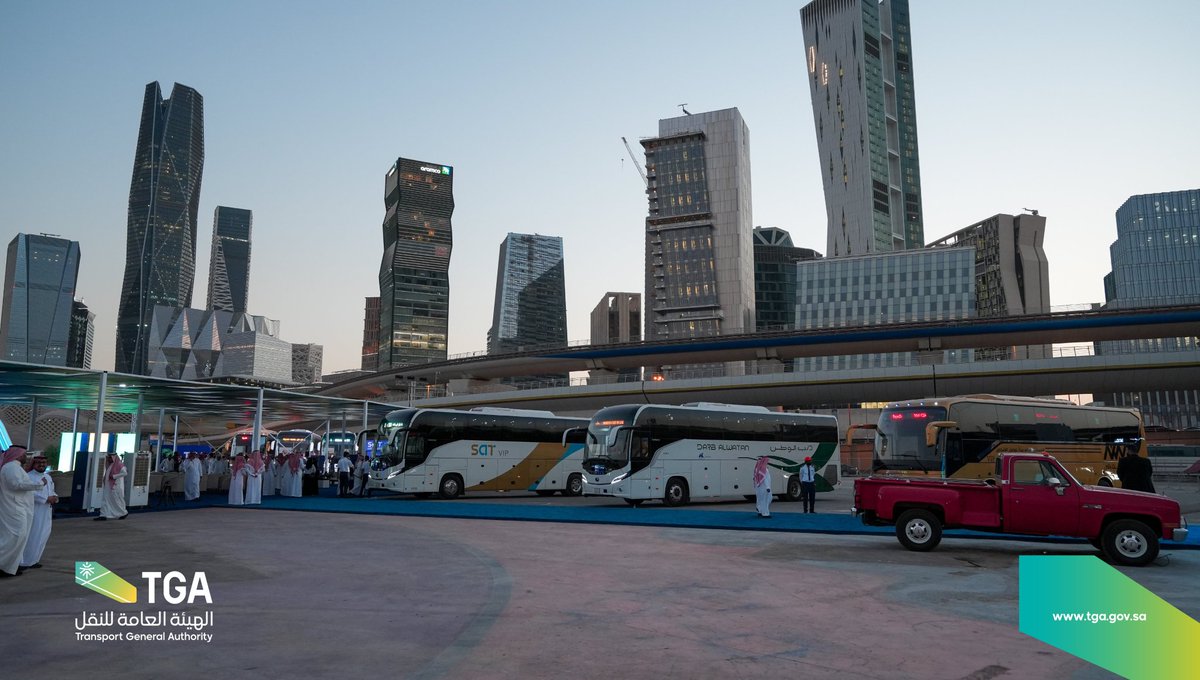 Dmm_city's tweet photo. الهيئة العامة للنقل تدشن مشروع تشغيل الحافلات بين مدن المملكة .

تعرّف على أبرز خدمات نقل الركاب بالحافلات في #المنطقة_الشرقية و #الدمام مع شركة درب الوطن .

🔗 للحجز:
https://t.co/RGJn4MuhKc… https://t.co/WPWknR6g4U