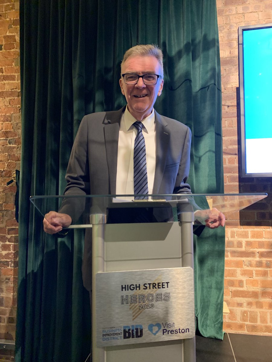 Gillylancs's tweet photo. Getting ready to host #prestons High St Heroes Awards with @MeDannyBee for @BIDPreston and @visitpreston at a great venue @bar1842 Good luck to all the nominees https://t.co/tRQUz7HqtC