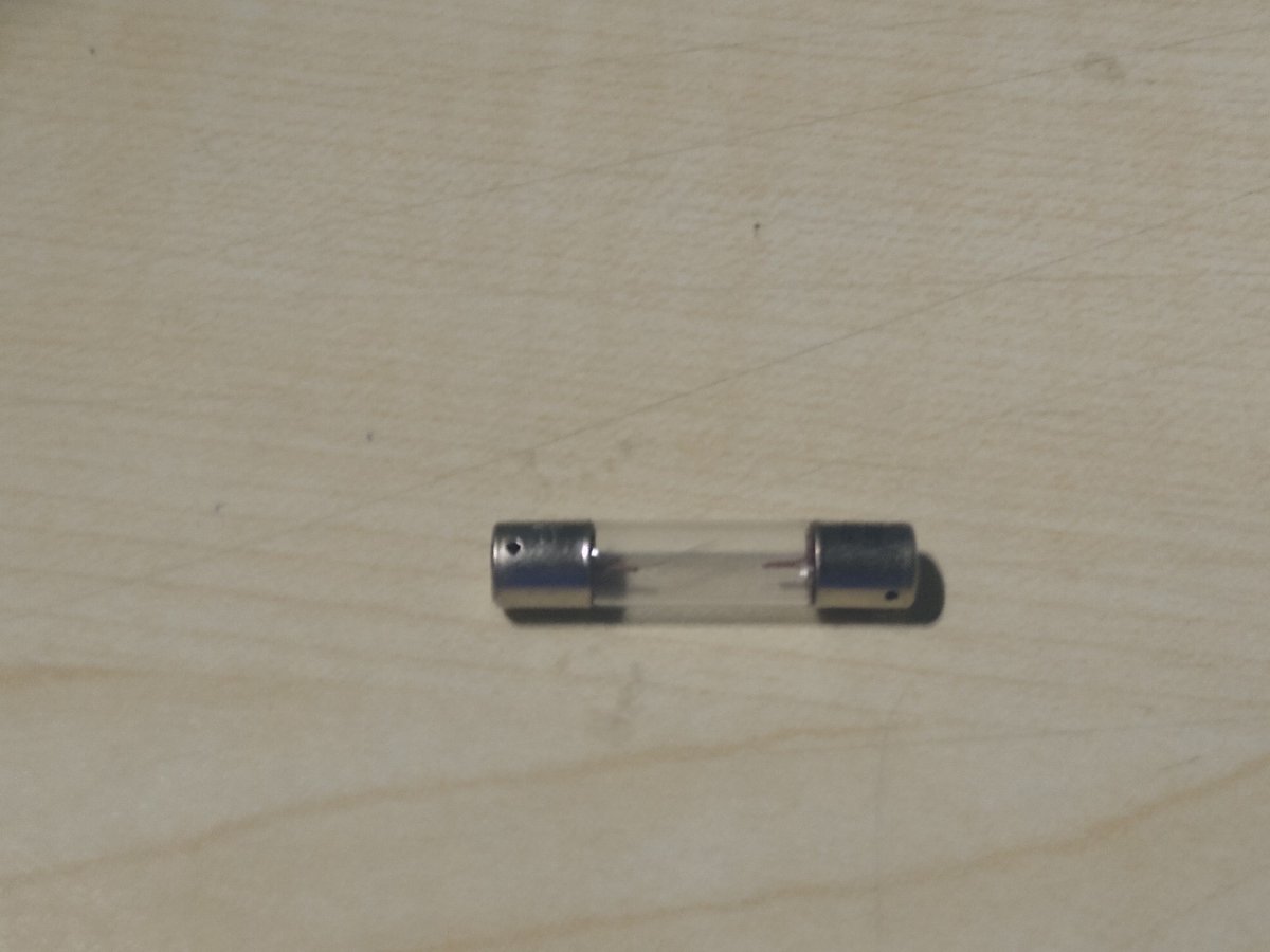 DF3LZ's tweet photo. After nearly 25 years of operation i had to repair the s-meter lamp of my #YAESU #FT990. I replaced the bulb with a LED from the model making market and used a 1 kOhm resistor to reduce the brightness. https://t.co/t46N5aju4N