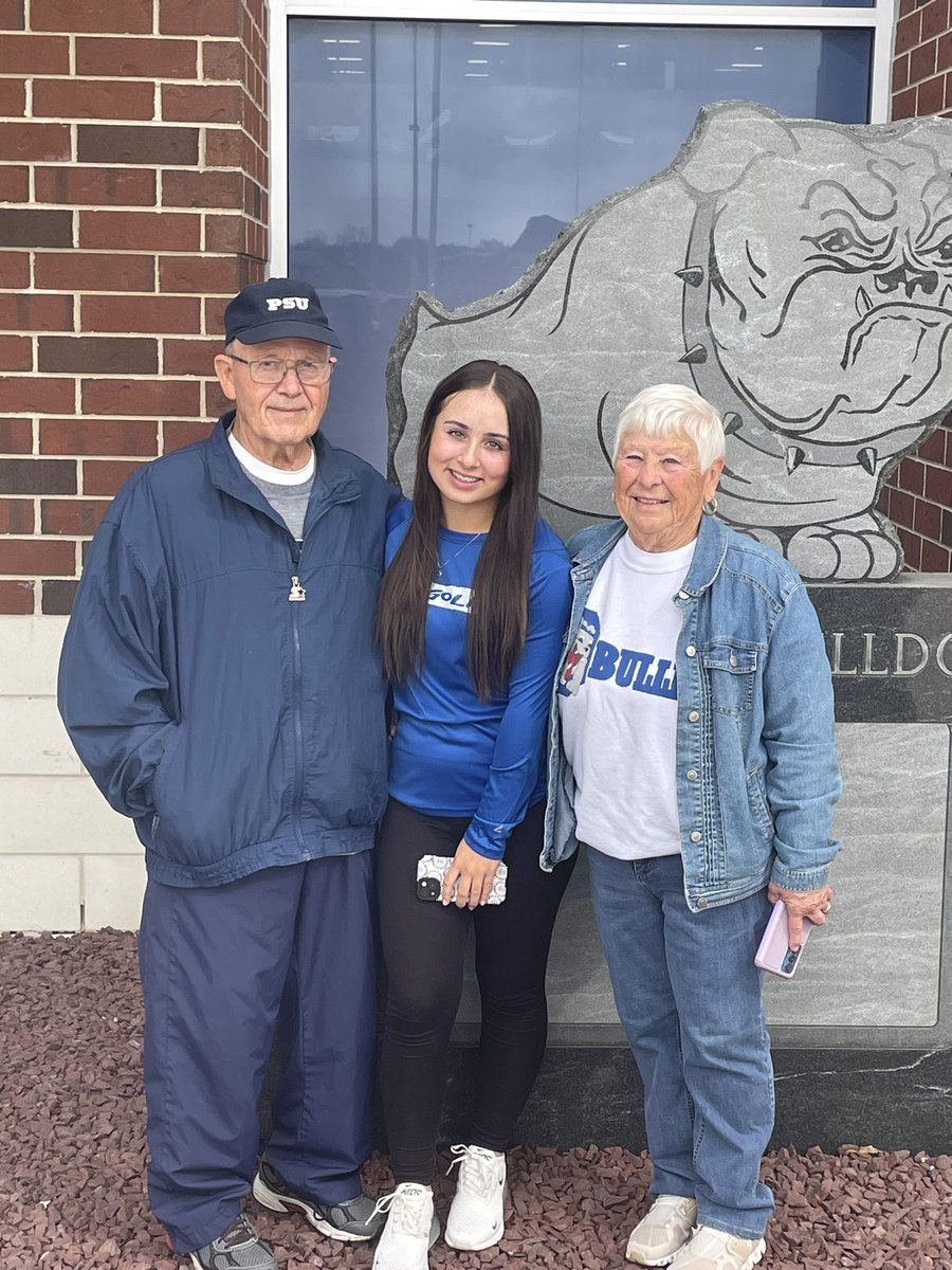 DefianceHS's tweet image. Freshman Ava Hesselschwardt - the 1st female in the history of Defiance HS to qualify as an individual for the state golf tournament.

Ava will be competing Friday and Saturday in the girls D1 state tournament at Ohio State. 

Congratulations  Ava and best of luck!