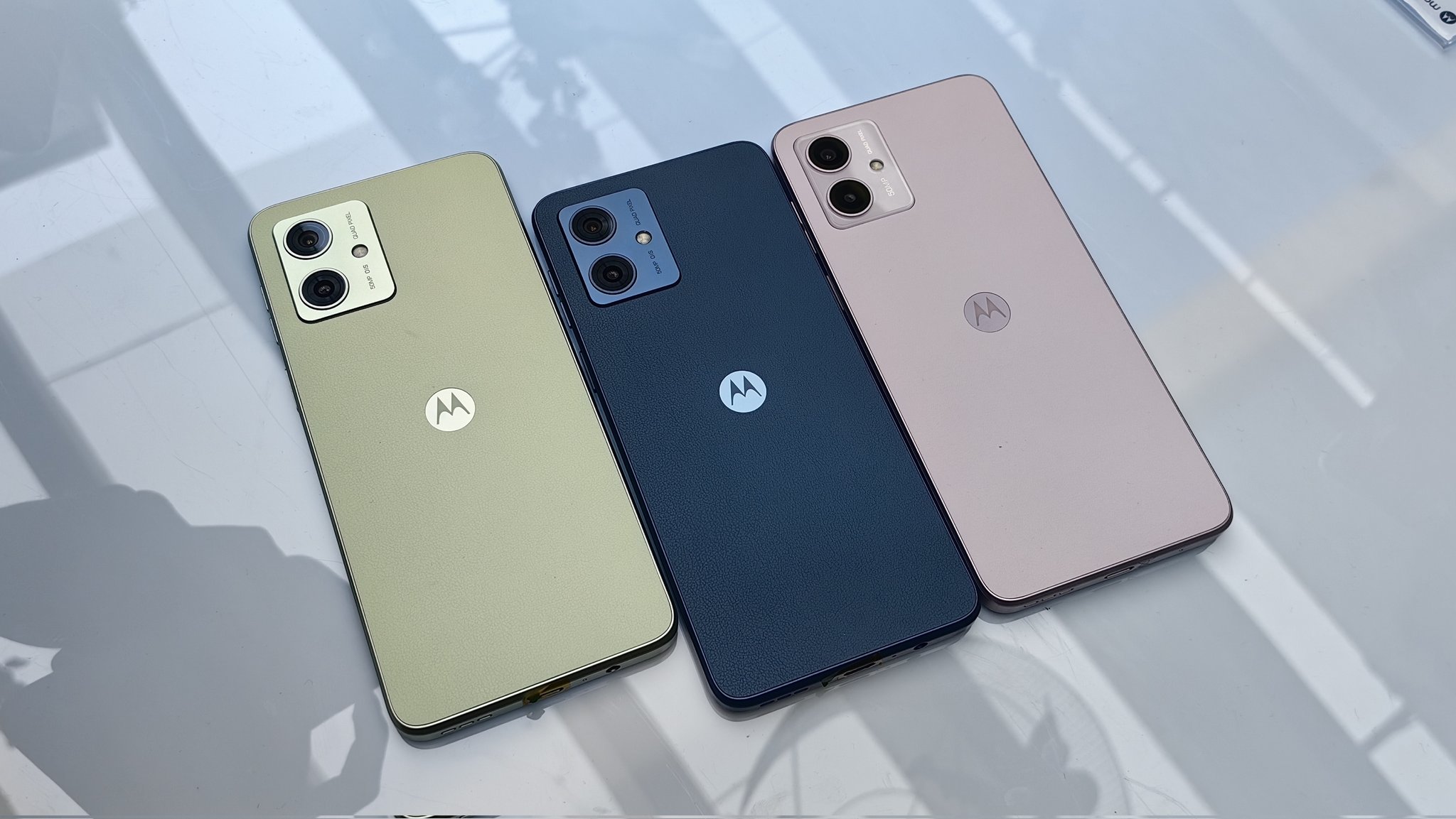 Motorola llena de color la gama media con el moto g84 5G y el moto g54 5G