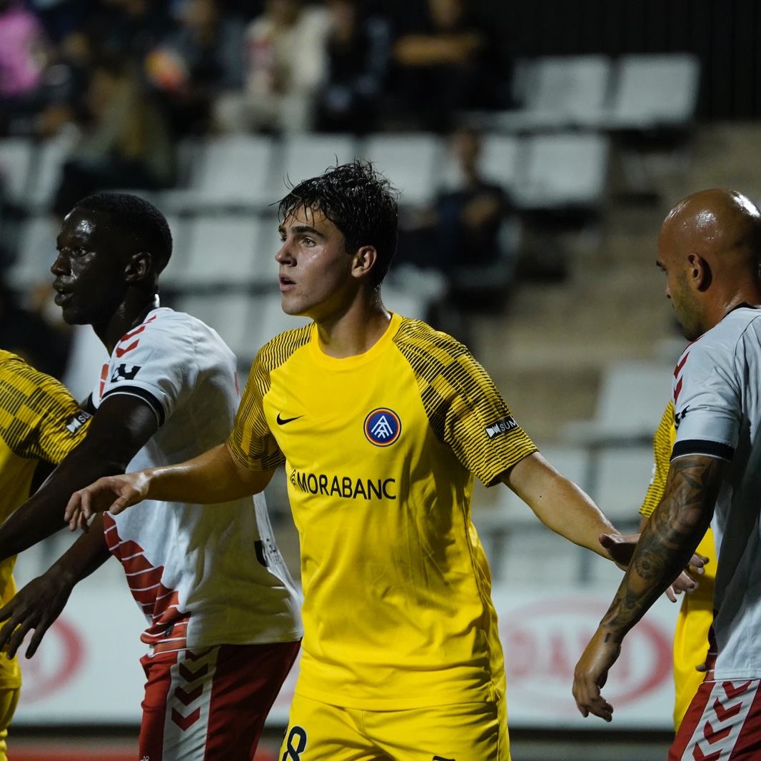 fcandorra's tweet photo. 🔝 També s'estrena amb el primer equip aquesta temporada, @MarcBombardo_ 

#LHospitaletAndorra
#CopaCat
#SomTricolors 🔵🟡🔴 https://t.co/LbaCwWsikp