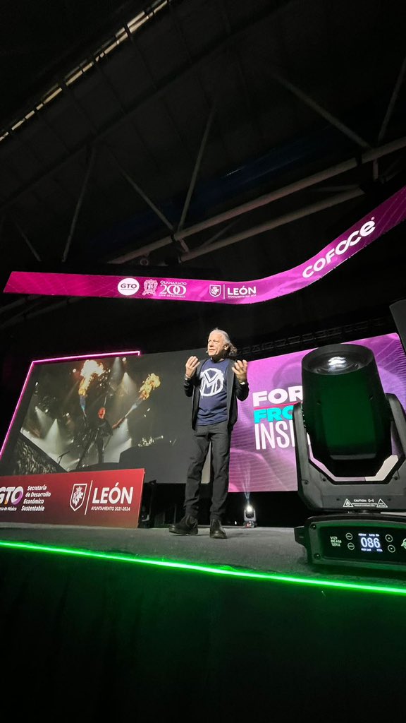 FOROGOgto's tweet photo. Un gran rockstar 🎸 y hombre de negocios BRUCE DICKINSON en este momento en el escenario de FORO GO FROM THE INSIDE OUT 🌎 @COFOCE @gobiernogto
#ForoGo #COFOCE #Guanajuato #BruceDickinson #RandiZuckerberg #SergioNava #KatyaEchazarreta https://t.co/DaxxbZn3Y0