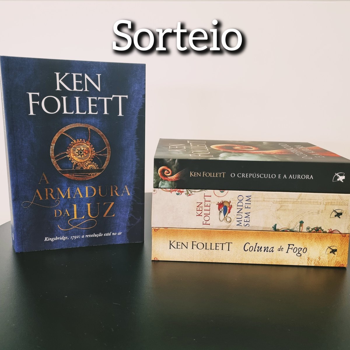 editoraarqueiro's tweet photo. 📚 Para se apaixonar por Ken Follett.

A série Kingsbridge combina História e entretenimento de forma perfeita.

Para participar, basta:
➡️ Marcar um amigo;
➡️ Retweetar este post;
➡️ Seguir o perfil da @editoraarqueiro

O resultado sai no dia 25 de outubro. https://t.co/YOsJiqlIcl