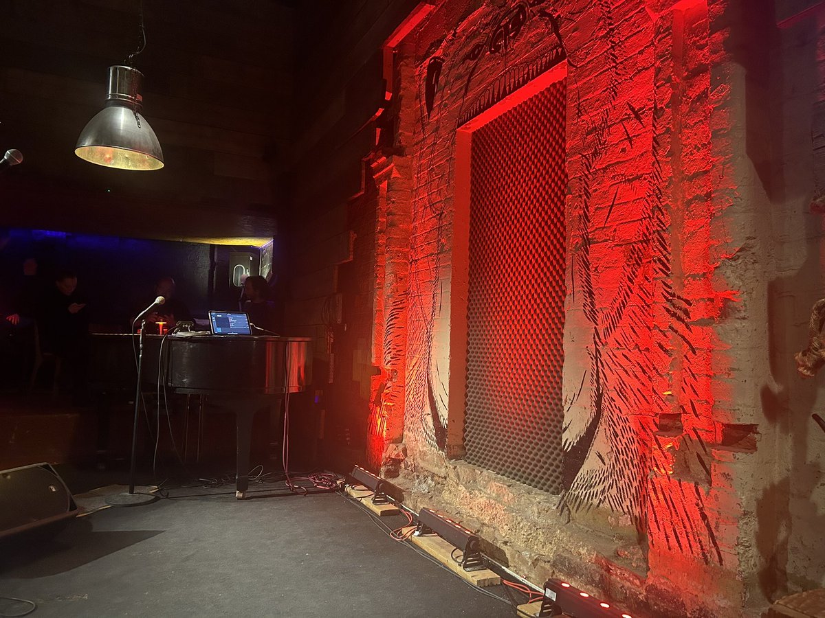 OneWalshMeister's tweet photo. Spirits are very strong tonight for @realclintonb at @the_bear_club. 

#ImGettingTheWord 

@HappShark23 https://t.co/SbVNDrJGGQ