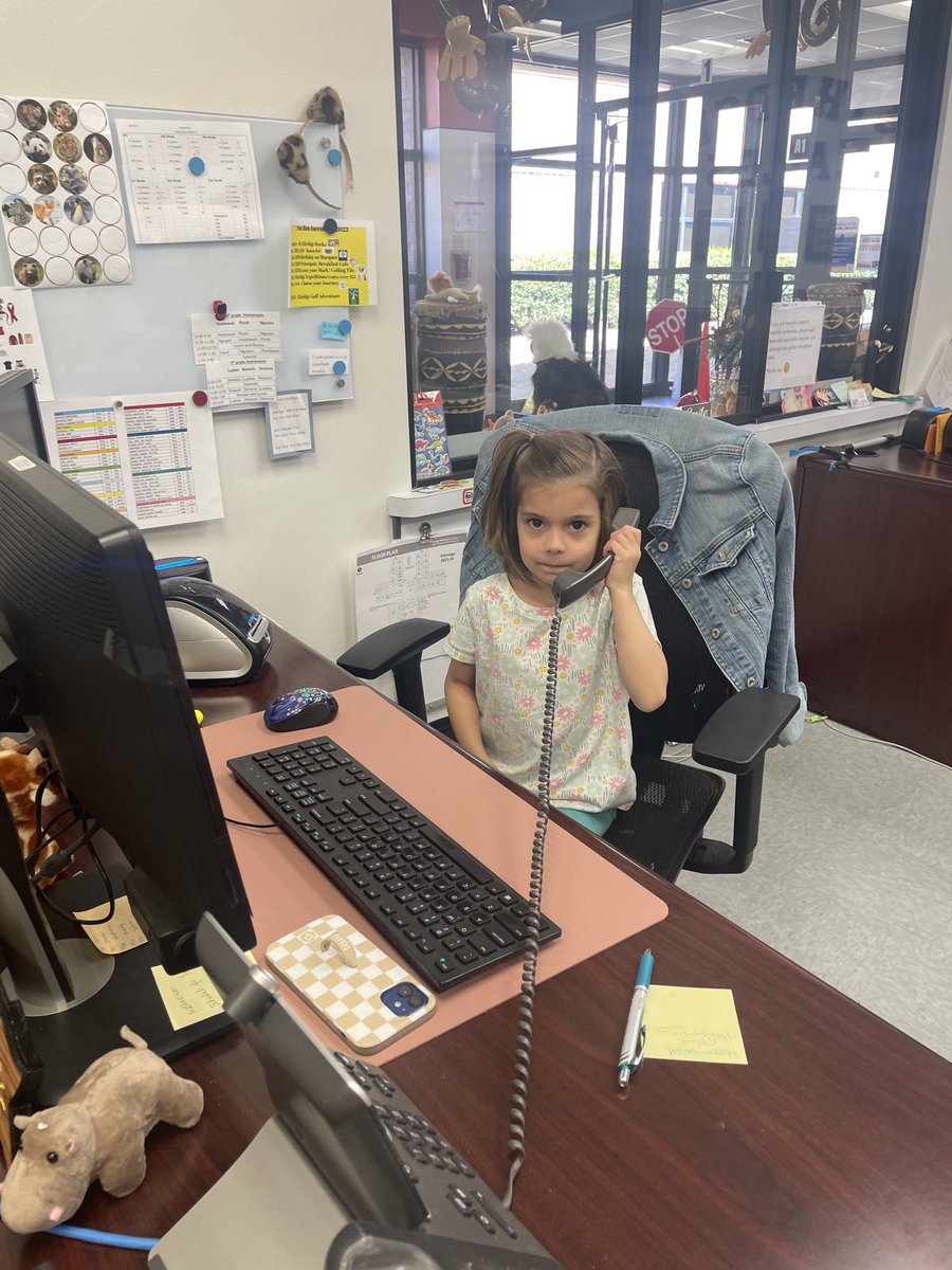 Check out Ethridge’s new office assistant!! ⁦<a href="/EthridgeES/">Ethridge Elementary</a>⁩