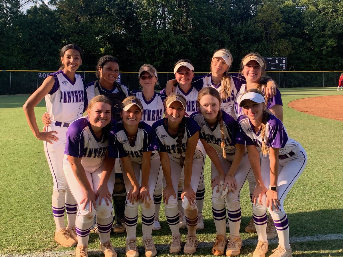 Curstin_t's tweet photo. That is a wrap on Senior season!! It’s a bitter sweet moment to close the chapter on 4 years with this team. Ended districts with a 💣 as well as here are a few clips from this season. I’m going to miss my girls but I’m excited to get back to work with @topgunfastpitch! https://t.co/vYhTnBNXCd
