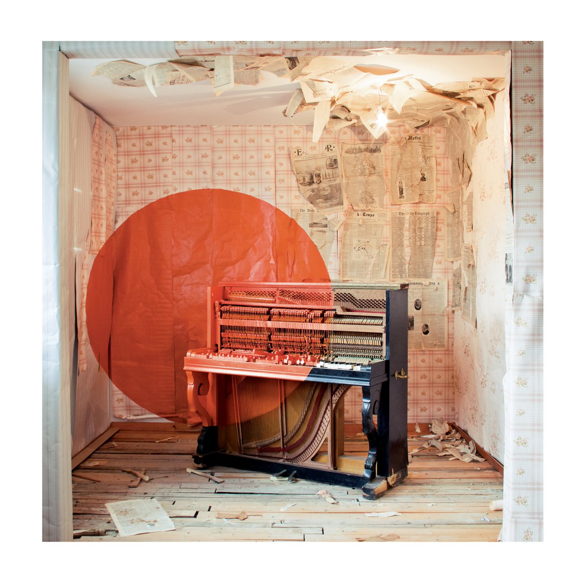 Très fière de pouvoir enfin vous montrer la pochette que nous avons co-réalisée avec Sam Deverell pour le nouvel album d' <a href="/IMeMineOfficial/">I Me Mine</a> !