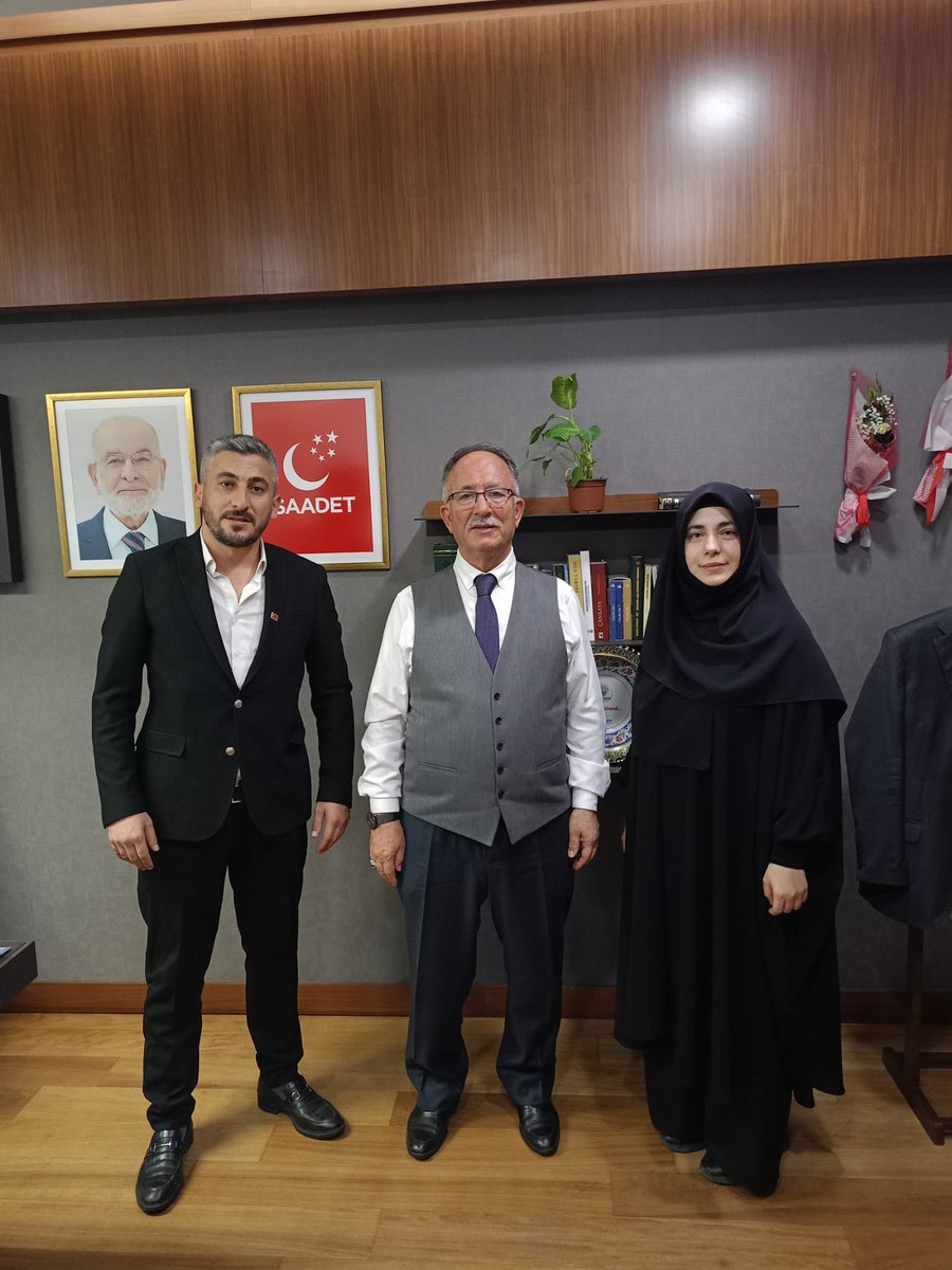 ABEP-DER Başkanı Erhan TAYLAN ve dernek yönetiminden Büşra ÇAKIRER çalışma ofisimizi ziyaret ettiler. 

Aile ve Sosyal Hizmetler Bakanlığı’nda görev yapan ek-dersli meslek elemanlarının özlük hakları konusundaki talep ve önerilerini dinledik. 

Nazik ziyaretlerinden dolayı