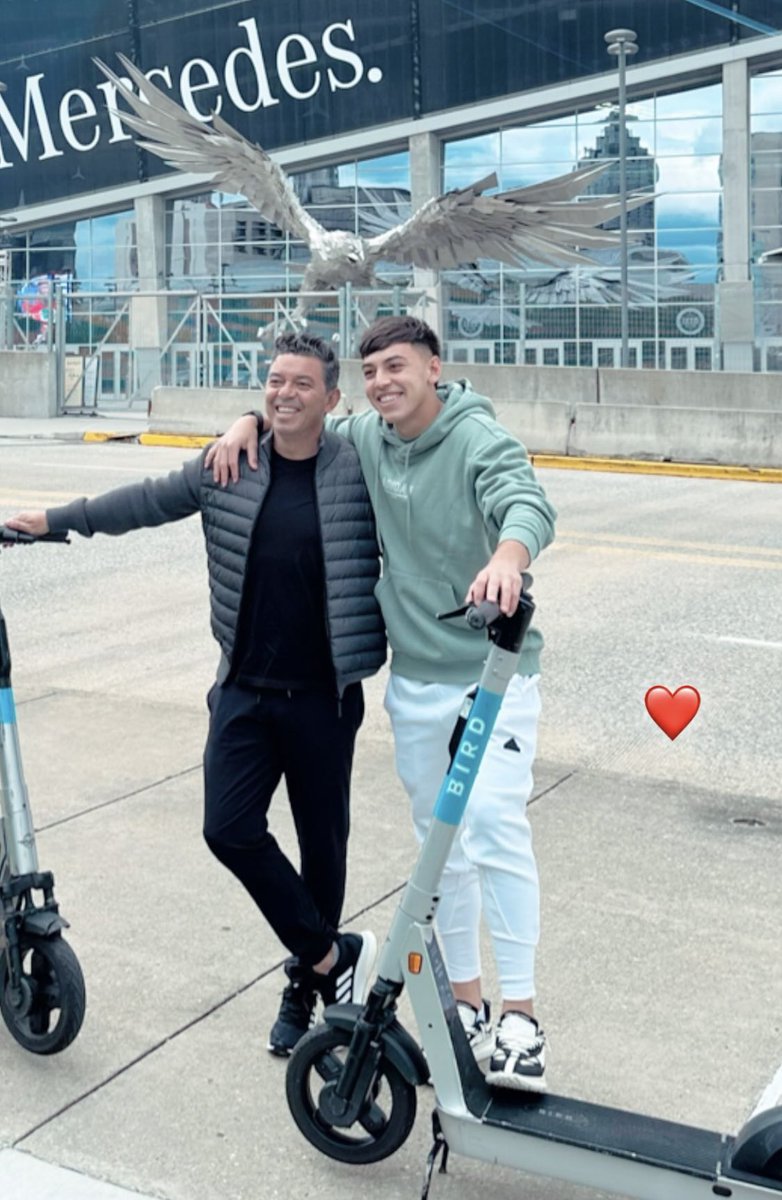 Que bien me hace verlo feliz, te amo Muñeco🥺🐔❤️
