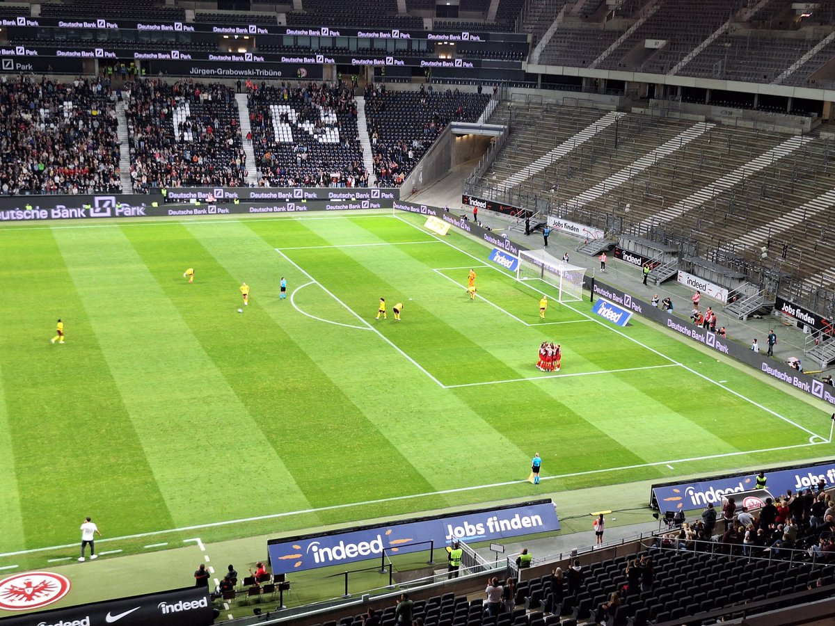 Glückwunsch den @EintrachtFrauen ! Erstmals in der Champions League dabei. Insgesamt ein 8:0 gegen Prag. Hammerleistung #PRASGE #SGE