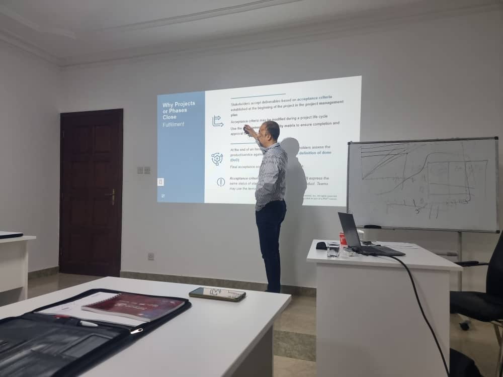 BalRafik's tweet photo. @BalRafik الحمدلله، انتهت اليوم دورة PMP إدارة المشاريع الاحترافية المعتمدة من المعهد الامريكي لإدارة المشاريع PMI التي قمت بتقديمها لنخبة من مهندسين شركة ليبيانا للأتصالات، اللهم علمنا ما ينفعنا و انفعنا بما علمتنا و زدنا علما. https://t.co/wnFpioL6tY