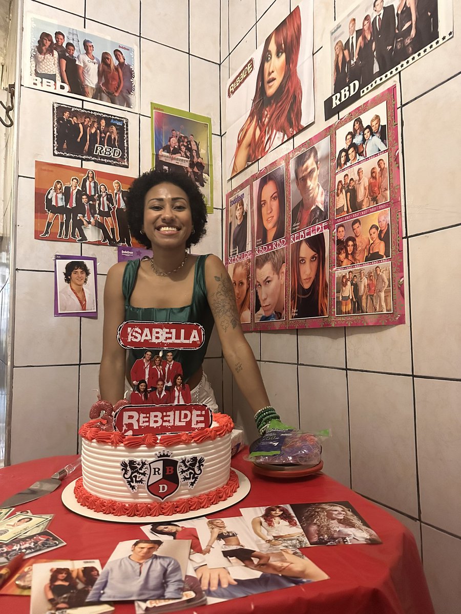 iisa_santana's tweet photo. minha festa de 31 anos 😍
PERFEITO!! tá chegandooo @RBD_oficial
#RBD #TourRBD #SoyRebeldeTour https://t.co/8L70DbEEe5