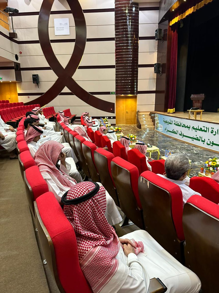 1_dsa1's tweet photo. ضمن حملة #جامعة_شقراء المجتمعية للتوعية بالأمن السيبراني، قدم سعادة الدكتور عبدالله الزهراني عضو هيئة التدريس بالجامعة محاضرة توعوية عن أهم  التهديدات السيبرانية التي قد تواجه مستخدمي التقنية ووسائل الاتصال الحديثة على مسرح إدارة التعليم بمحافظة القويعية @MOE_QWI
@sahat2012 https://t.co/lplFsiP0np