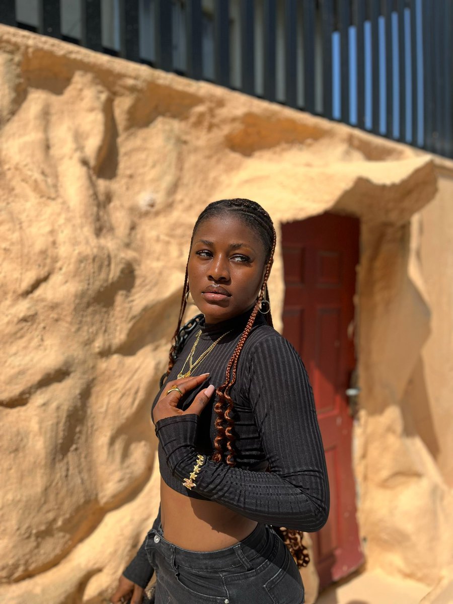 alex_unusual tweet picture