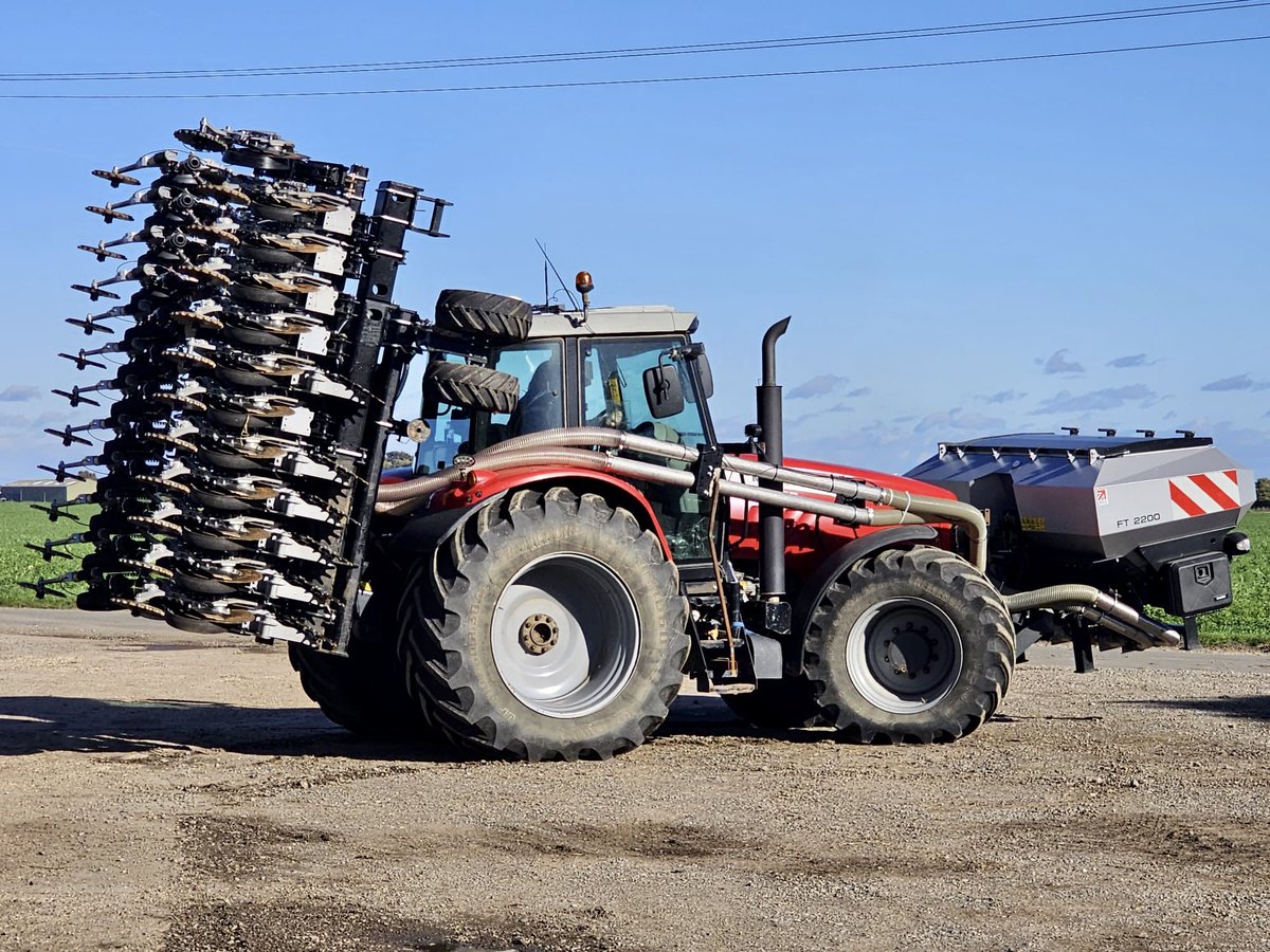 HorizonAgri's tweet photo. ⭐️ PRE-LAUNCH EXCLUSIVE ⭐️ 

Horizon will be launching a new mounted platform for the DSX seed drill at @AGRITECHNICA 2023.

The M:DSX will be available in working widths of 3m, 4m, 4.8m, 5m and 6m with either 22cm or 25cm row spacings. https://t.co/tkL4vIqUA4