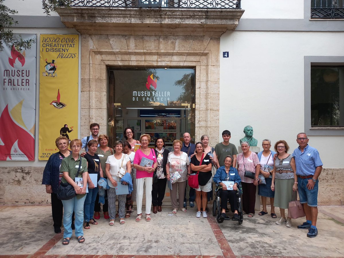 CSSerreria1's tweet photo. Dentro del programa #recetacultura de @GVAsanitat ,ayer enfermería del @CSSerreria1 acompañó en transporte público a casi 20 pacientes de la zona básica, al Museo fallero @AjuntamentVLC  
Una participante dijo: "Gracias por haberme recomendado venir"
Abordaje #soledadnodeseada https://t.co/8xN7pIbHCS