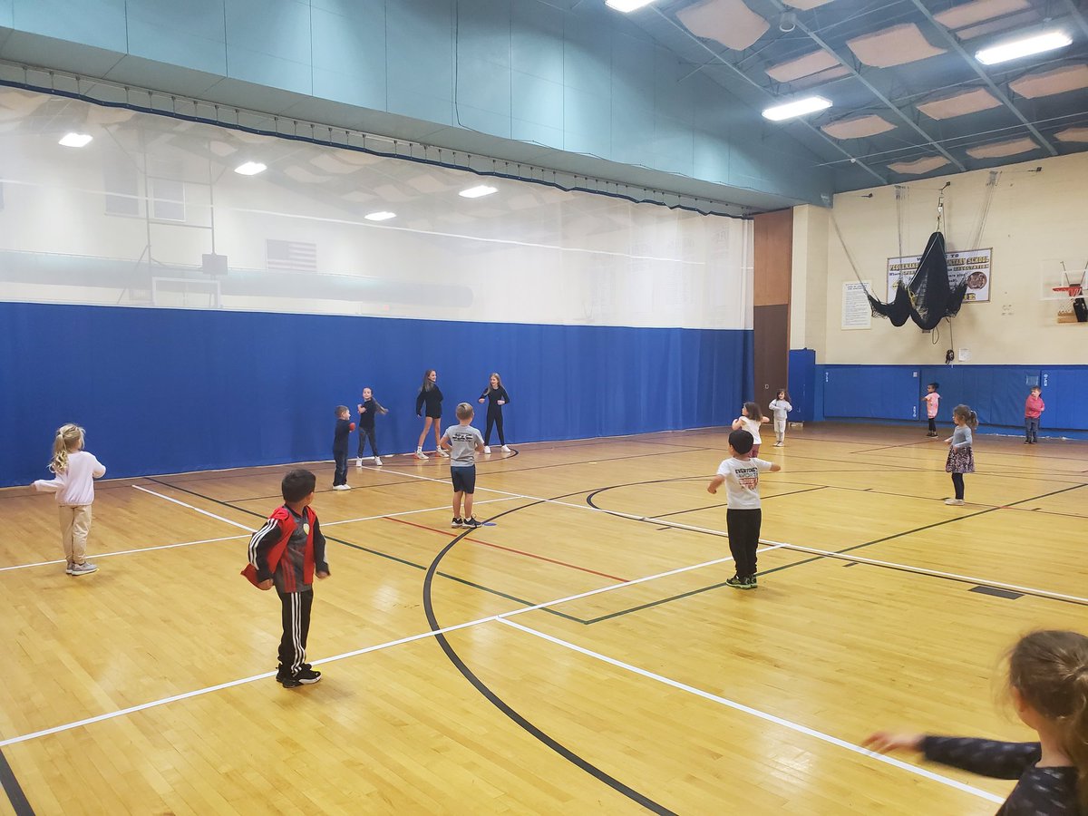 Our 4th graders were exceptional role models today, taking time out of their day to help the Kindergarteners with their Volleyball unit! <a href="/NS_Tigers/">North Salem Tigers</a> <a href="/pq_elementary/">PQ Elementary</a>