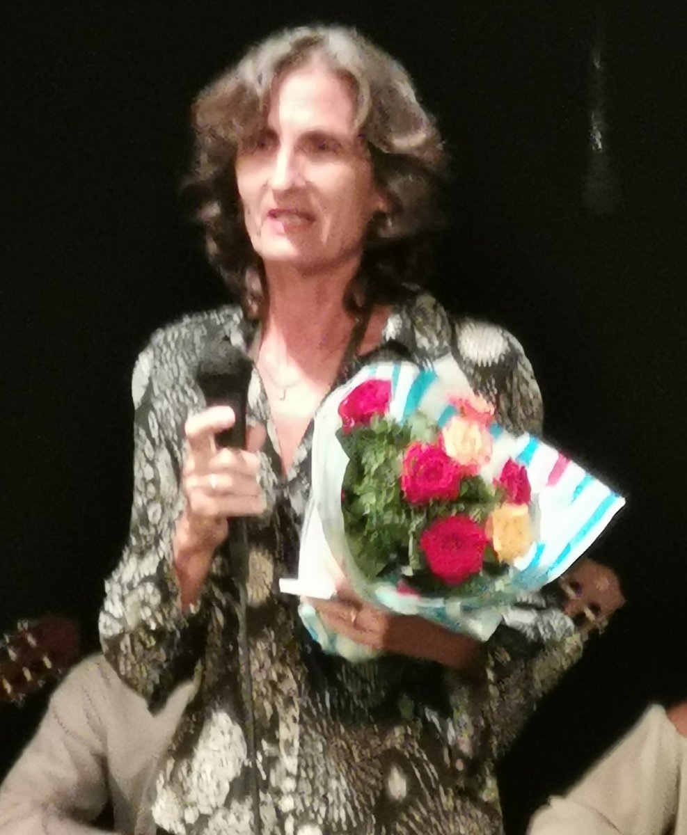 YuniorDago's tweet photo. Ensemble de Guitarras; acompañando a la AHS en su programa de celebración por su 4to congreso.
Honor para todas las generaciones de músicos agasajar a nuestra musicóloga Dorys Céspedes Lobo en este día especial en que recibe el premio Presencia.
Felicitaciones.
#CubaEsCultura https://t.co/mDgwwaBqfb