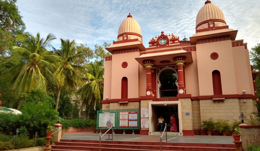 33. Domalguda:  From Do-Malla-Guda, the place of two wrestlers. It’s said two well-known wrestlers used to live in this area. In the course of time, Domallaguda got corrupted and became Domalguda. 

BTW, 'domalu' is the Telugu for mosquitoes. 

(Pic: RK Mutt, Domalguda)