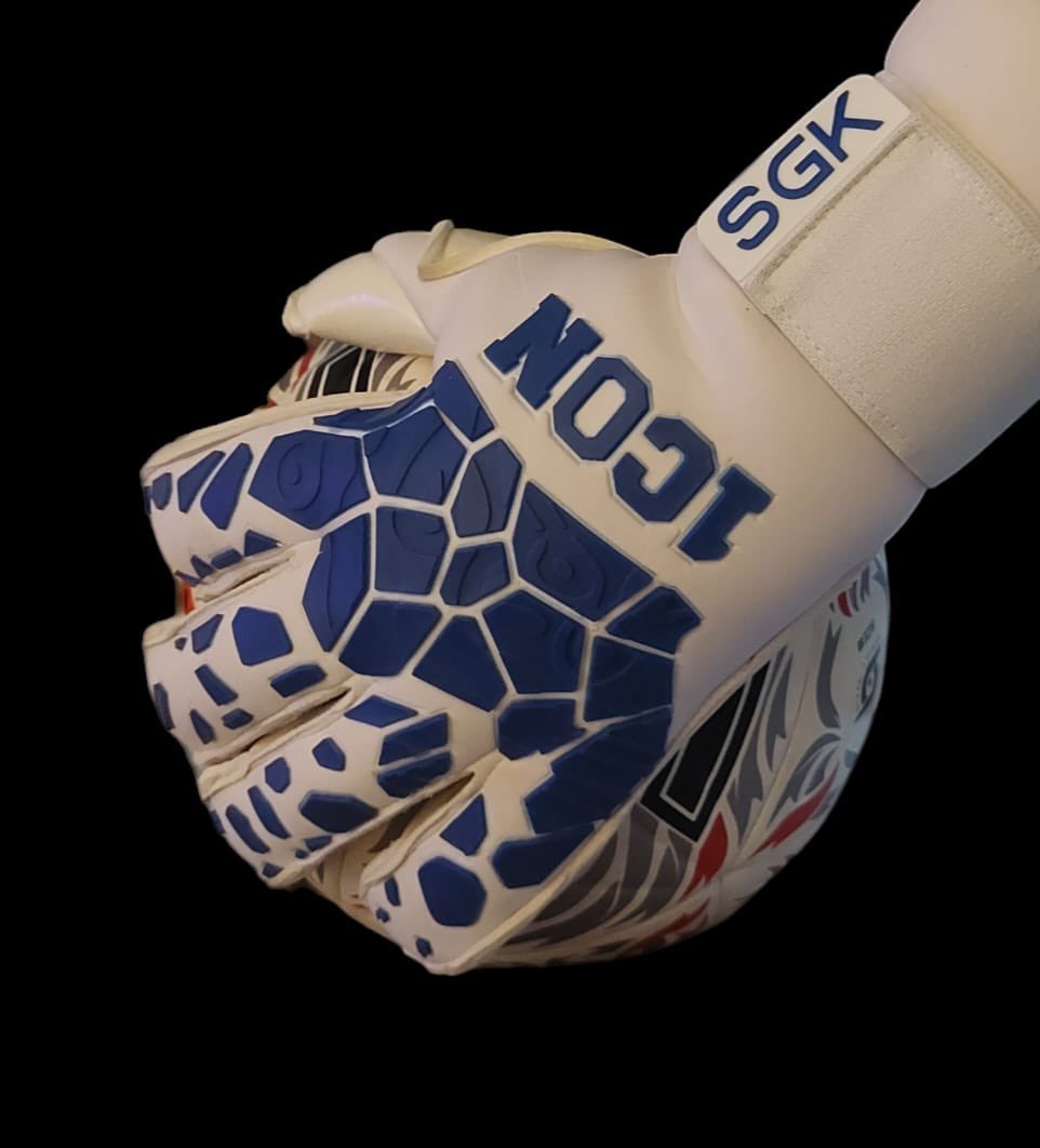 1congoalkeeping's tweet image. Get this eye catching gloves.  On a special offer till Sunday.  As all our gloves are.  
#halftermholiday 
#newgoalkeepergloves
#bestgoalkeepergloves