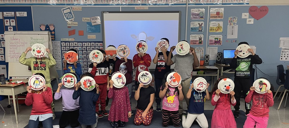 Our spooky masks were inspired by @EricJamesAuthor “A Halloween Scare in Canada”— A worthy ensemble for Halloween night! <a href="/JanetLee_HWDSB/">Janet Lee Elementary School</a> 🎃👻📖