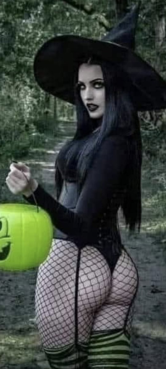 Jennife24455114's tweet photo. A small tease of what my Halloween costumes going to look like
It's going to be slightly different but it's also going to be a sexy cat witch! 
I'll be going to Spirit Halloween tomorrow to get a couple things that I need for this costume! Can't wait! 🙂 https://t.co/bygAO9klrE