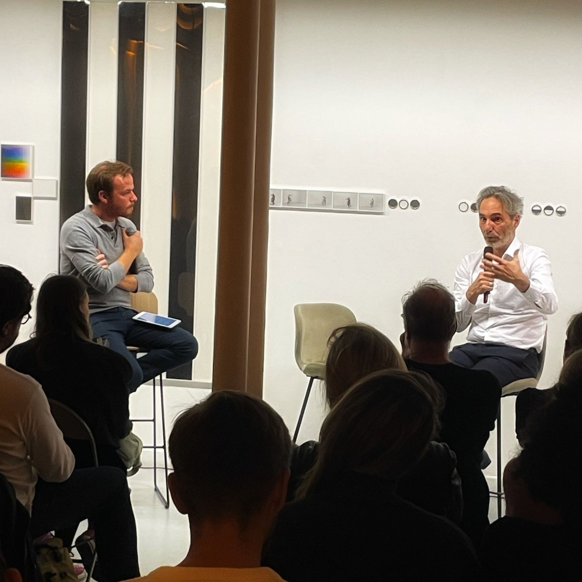 <a href="/bsutter_LADN_EU/">Béatrice SUTTER</a> @LCoromines <a href="/AlexKouchner/">Alexandre Kouchner</a> <a href="/IpsosFrance/">Ipsos France</a> <a href="/GillesMoyse/">GillesMoyse</a> <a href="/RecitalAI/">reciTAL - Intelligent Document Processing</a> <a href="/marineprotais/">marine protais</a> <a href="/CandelonF/">Candelon Francois</a> <a href="/CyEcoledeDesign/">CY école de design</a> <a href="/AlexBeaussier/">Alexandre Beaussier</a> <a href="/humans__matter/">Humans Matter</a> Les managers craquent parce qu’on leur demande tout et son contraire : être visionnaire et empathique, protéger les équipes mais garantir la productivité... C’est quoi un chef ? <a href="/FCavarrettaFR/">Fabrice Cavarretta</a>, Prof. de Leadership et Entrepreneuriat à l'<a href="/essec/">ESSEC Business School</a>, a quelques pistes. #LADNLeShift