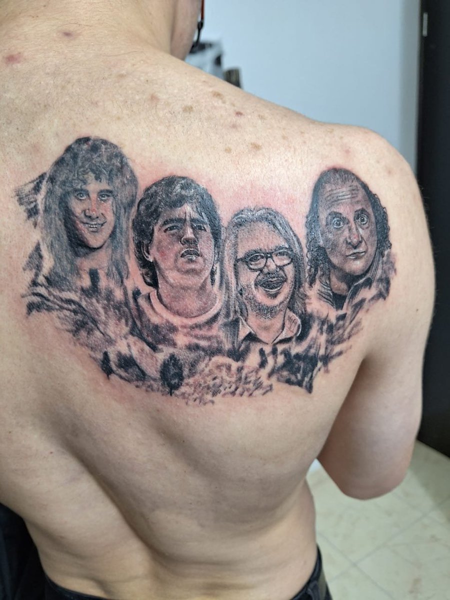 eldoctorpelaez's tweet photo. Ricardo Arango desde Manizales, nos envía su tatuaje con sus "4 ídolos". 

¿Qué opinan, cómo les parece que quedo Martín?
#PelaezdeFranciscoenLaW https://t.co/eK8LJXP5rz
