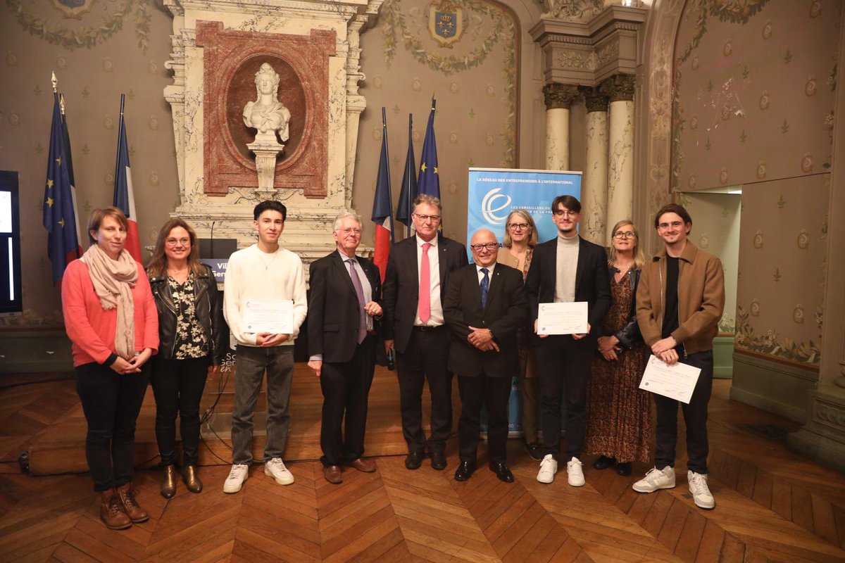 👏Toutes mes félicitations aux lauréats de #SaintgermainenLaye du prix de l’International <a href="/CCEF78/">Comité Yvelines CCE</a> ! 
➡️<a href="/Sup2V/">Sup de V</a> EGC : Melvin Menier 🥇, Matthis Duboclard et Hugo le Cointe🥈ex-eaquo
➡️#lycéejeanbaptistecoquelin : Tristan Le Van 🥇, Fatima Emtir 🥈